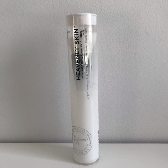 It Cosmetics Foundation Brush - Heavenly Skin Smoothing Complexion Brush 704 - Picture 8 of 9